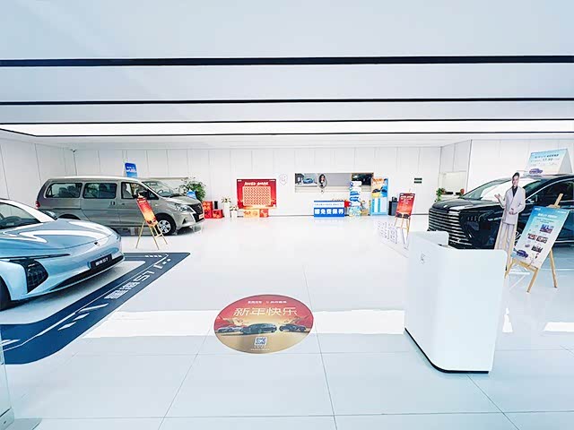 新车展示区