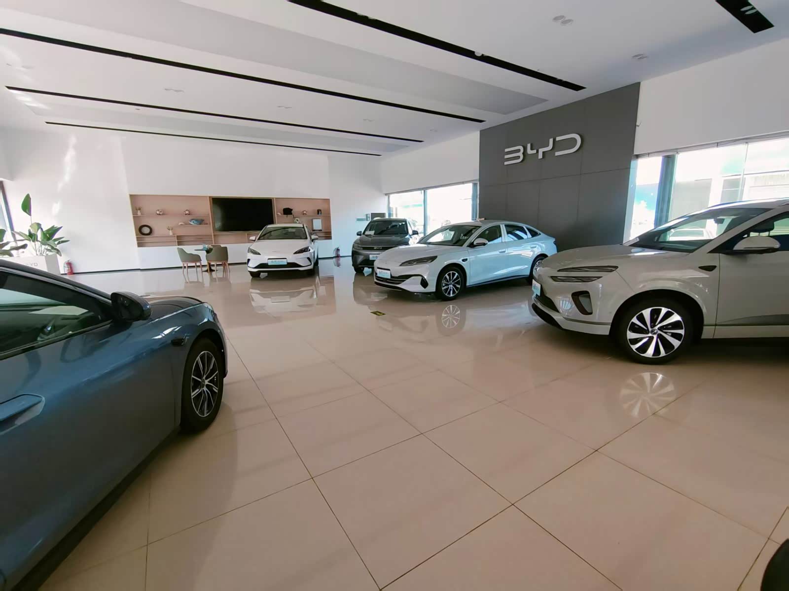 新车展示区