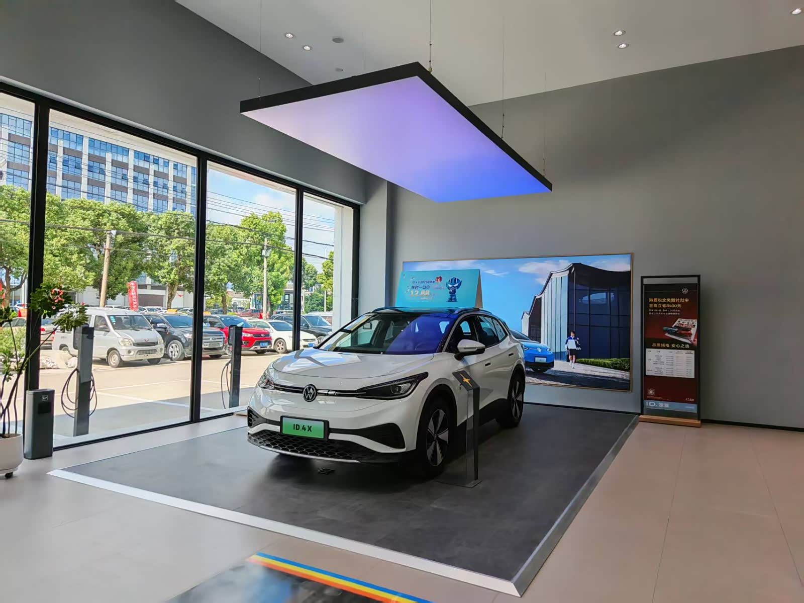 新车展示区