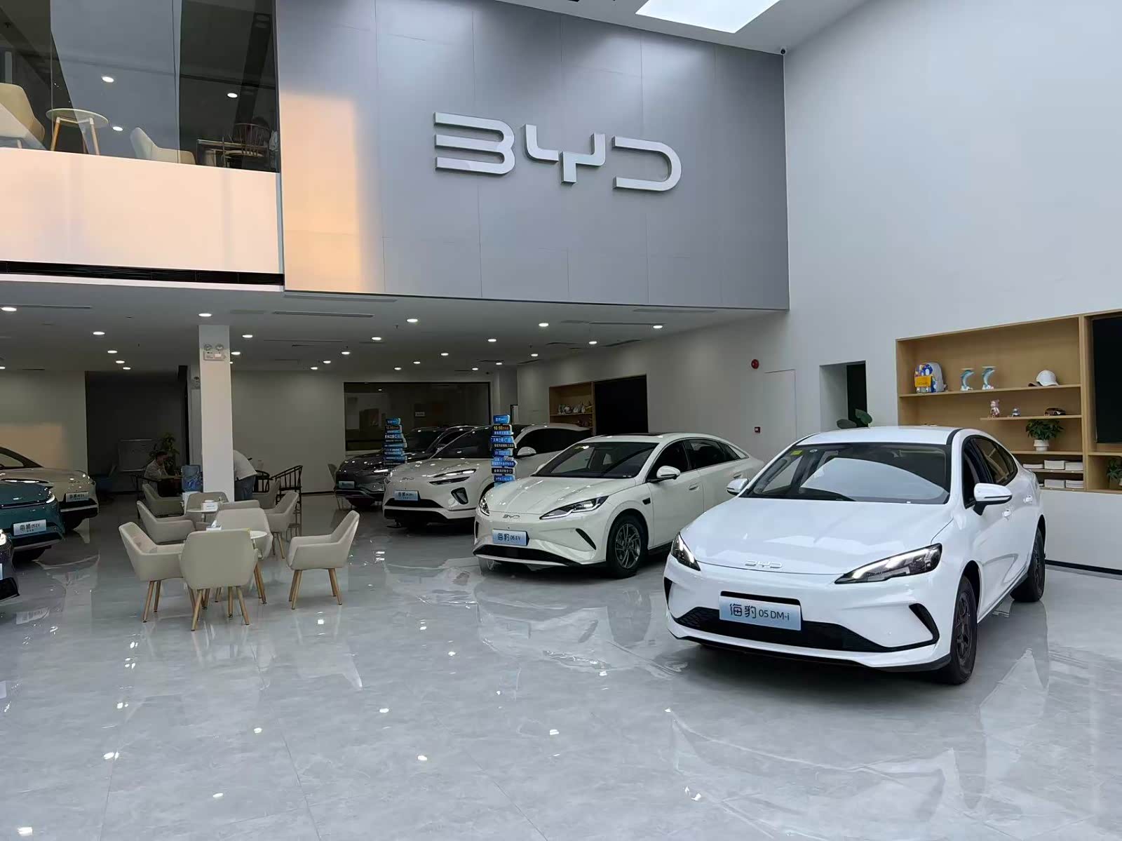 新车展示区