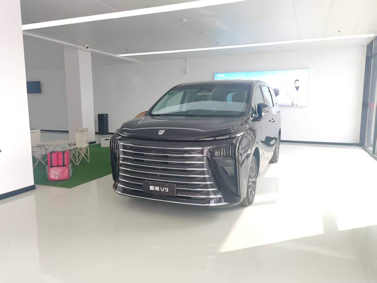 新车展示区