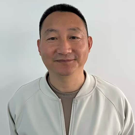 李伟