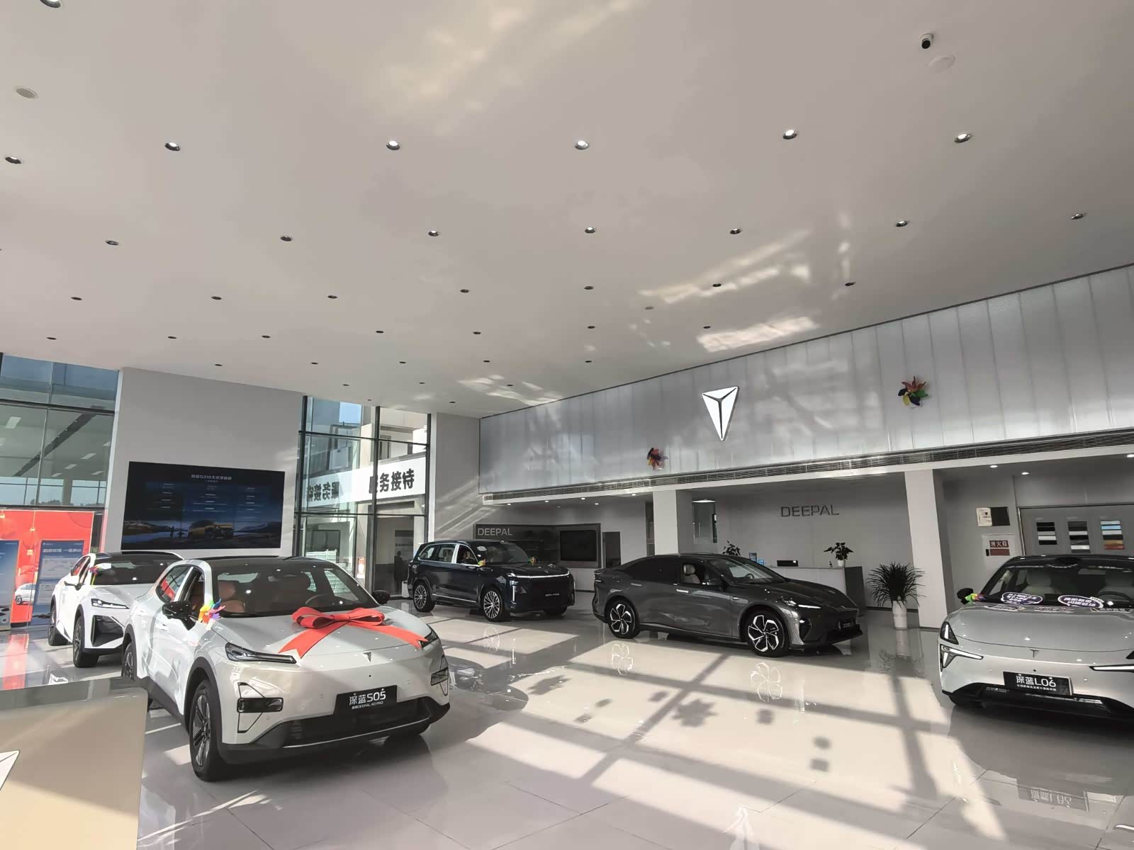 新车展示区