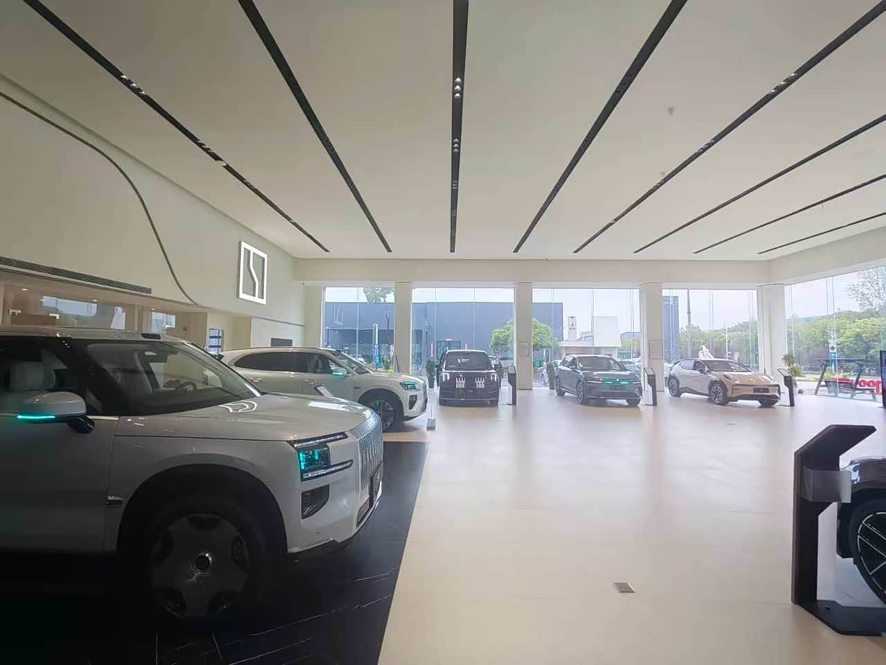 新车展示区
