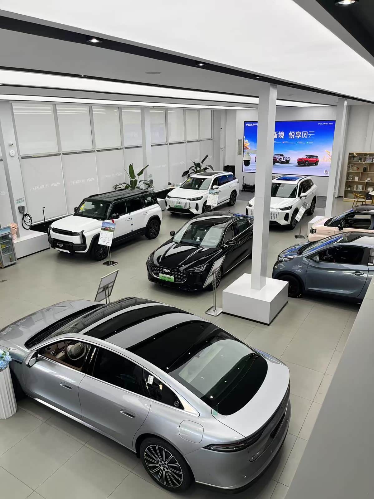 新车展示区