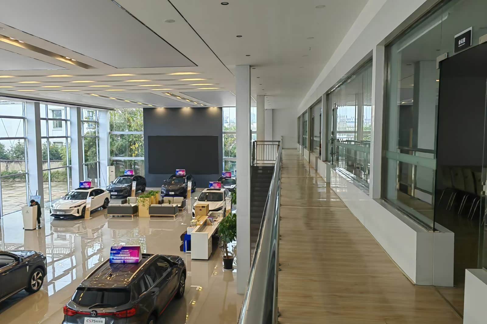 新车展示区