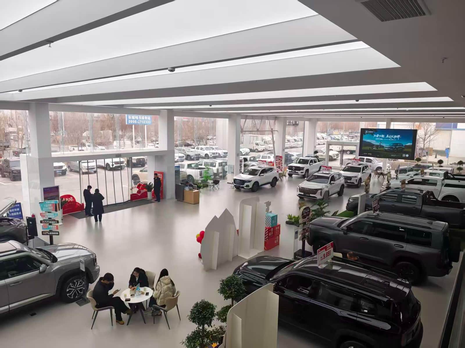 新车展示区