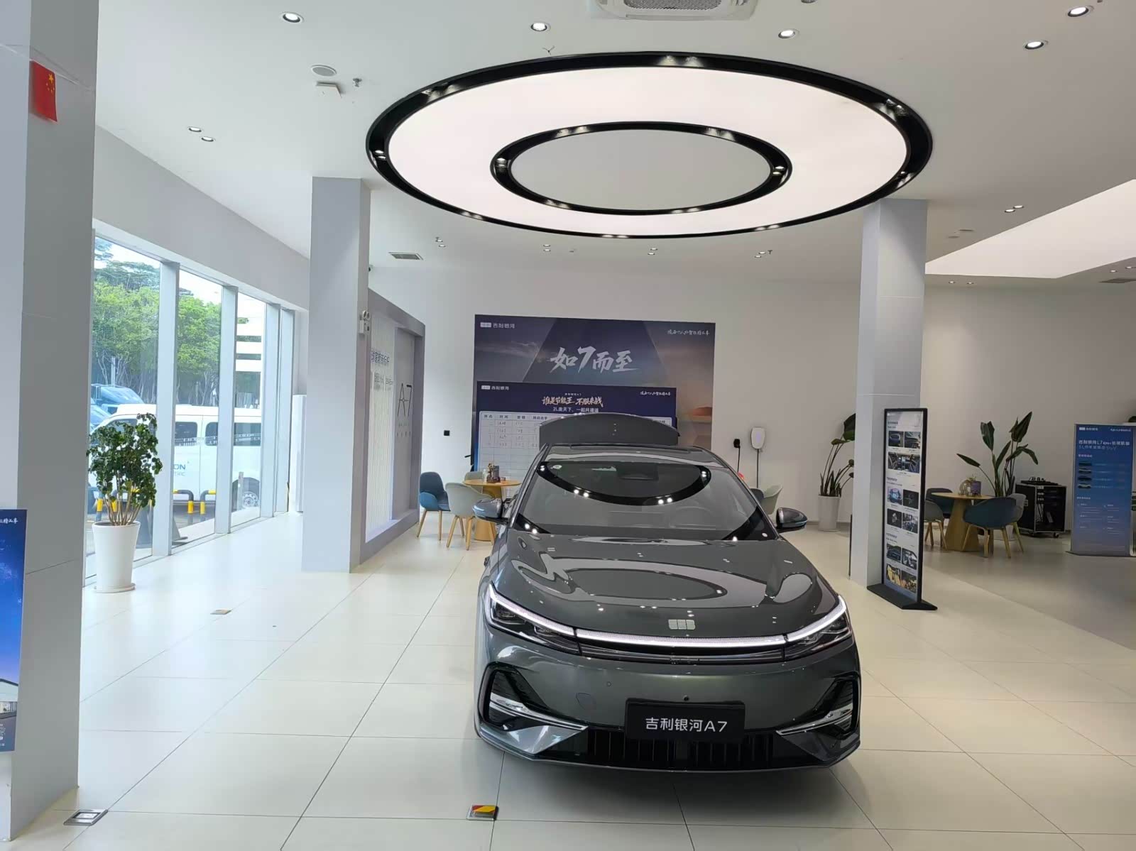 新车展示区