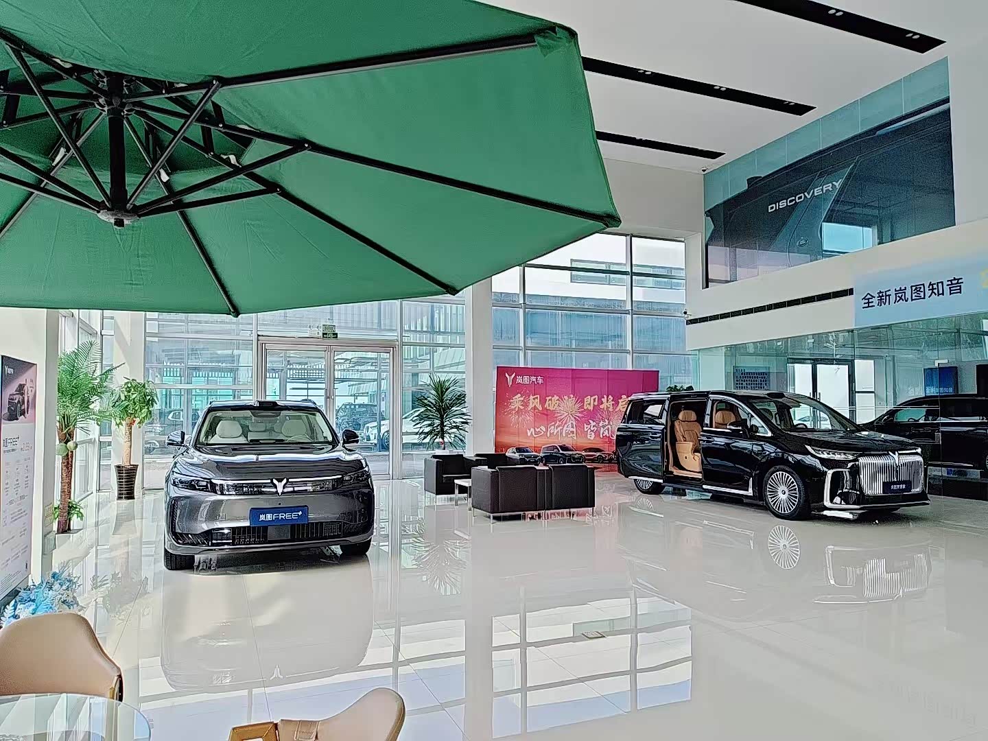 新车展示区