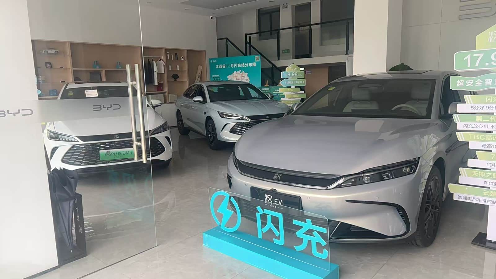 新车展示区