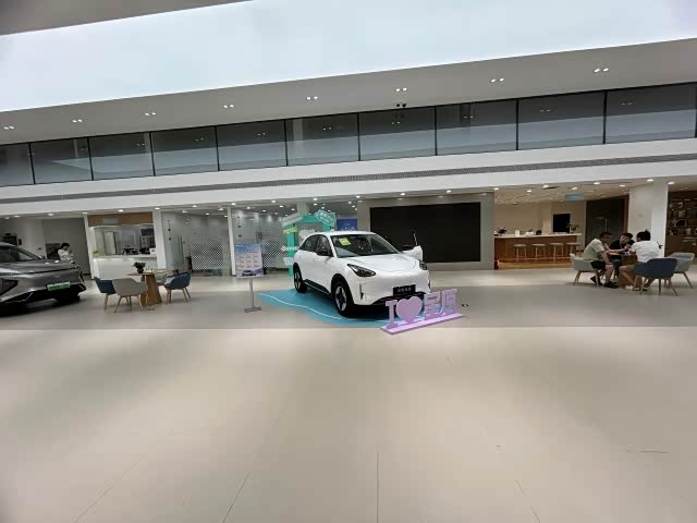 新车展示区