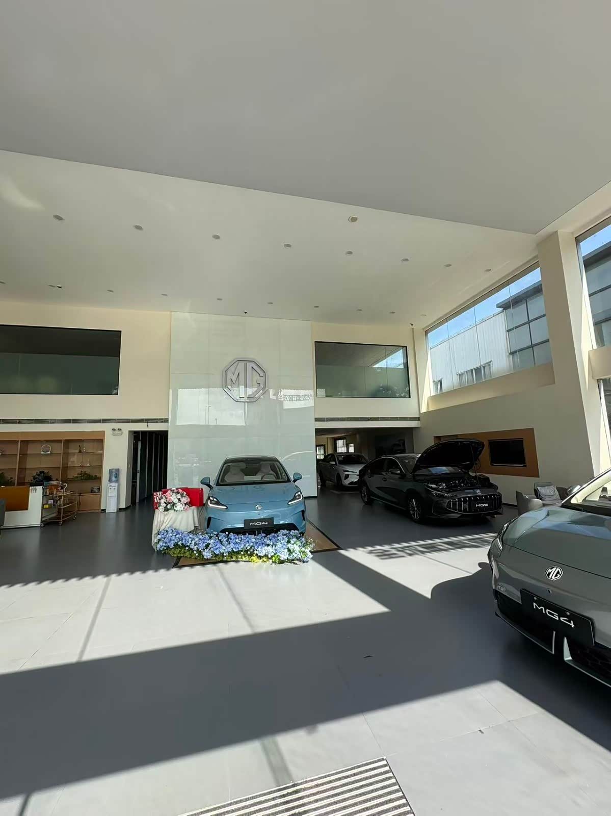 新车展示区