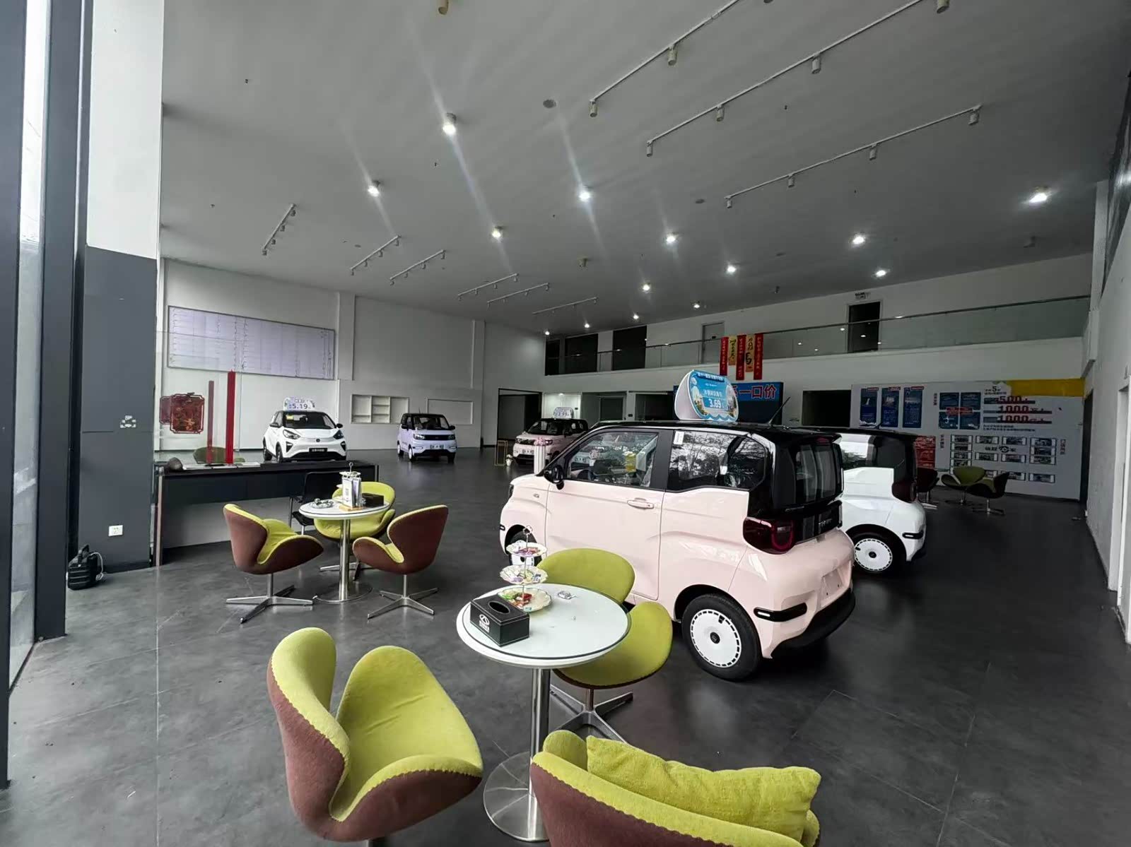 新车展示区