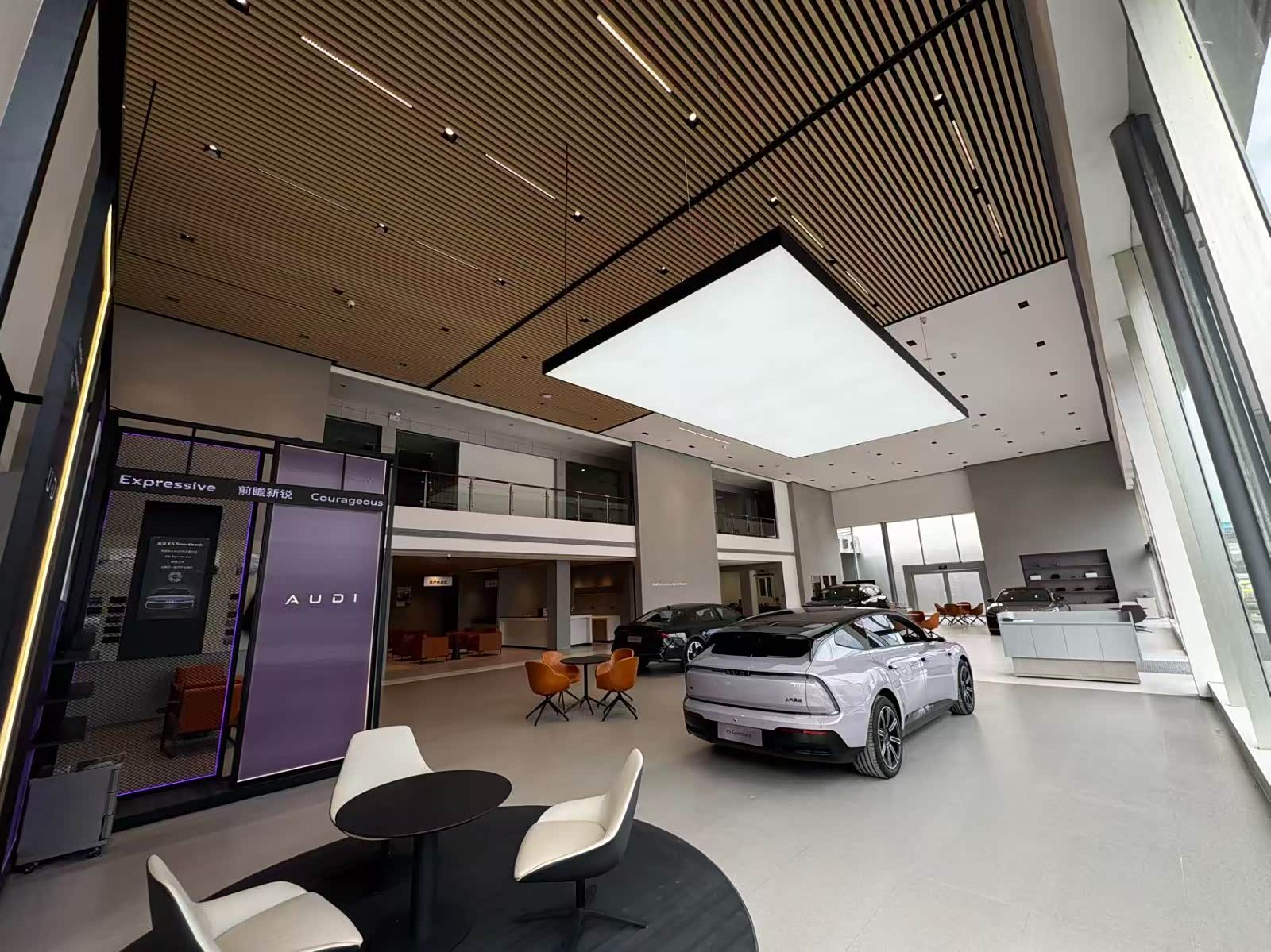 新车展示区