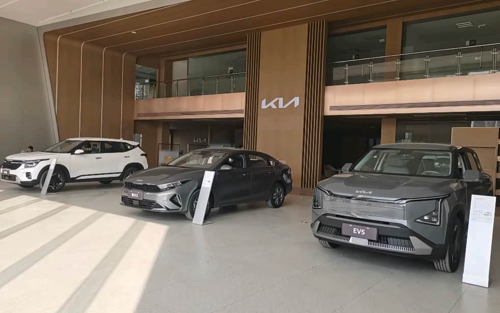 新车展示区