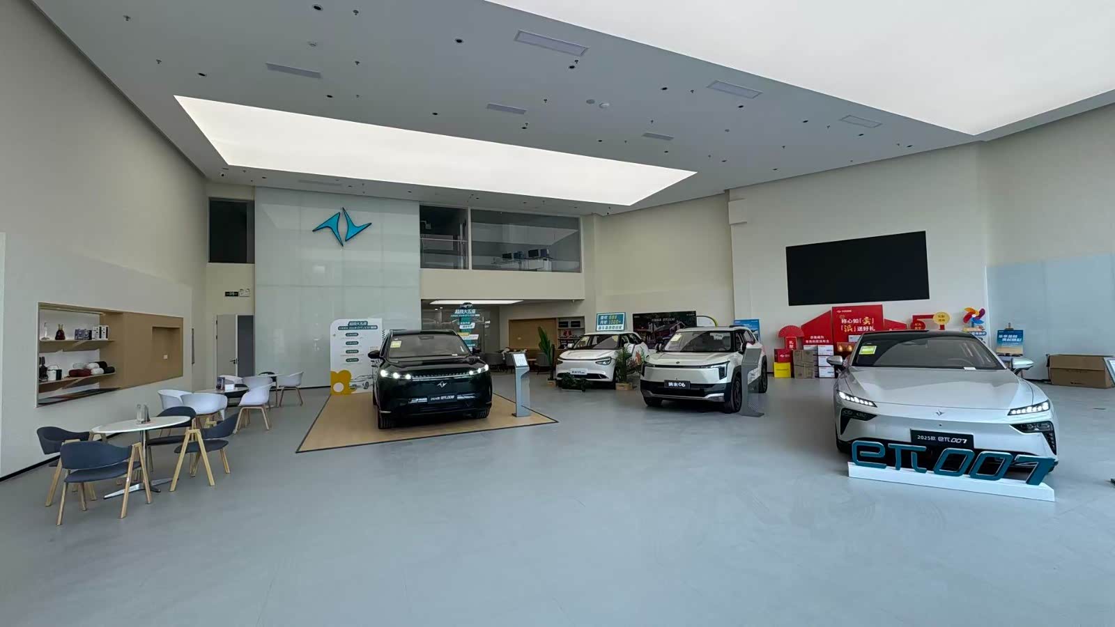 新车展示区