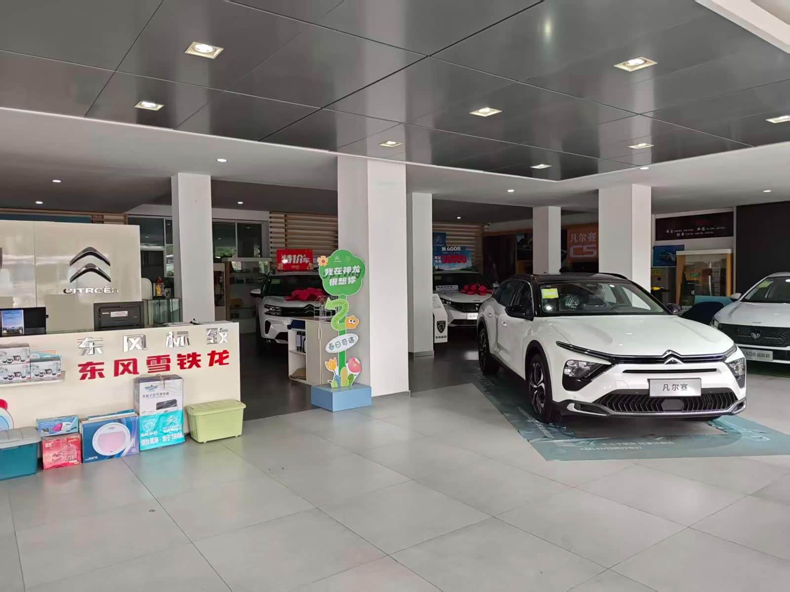 新车展示区