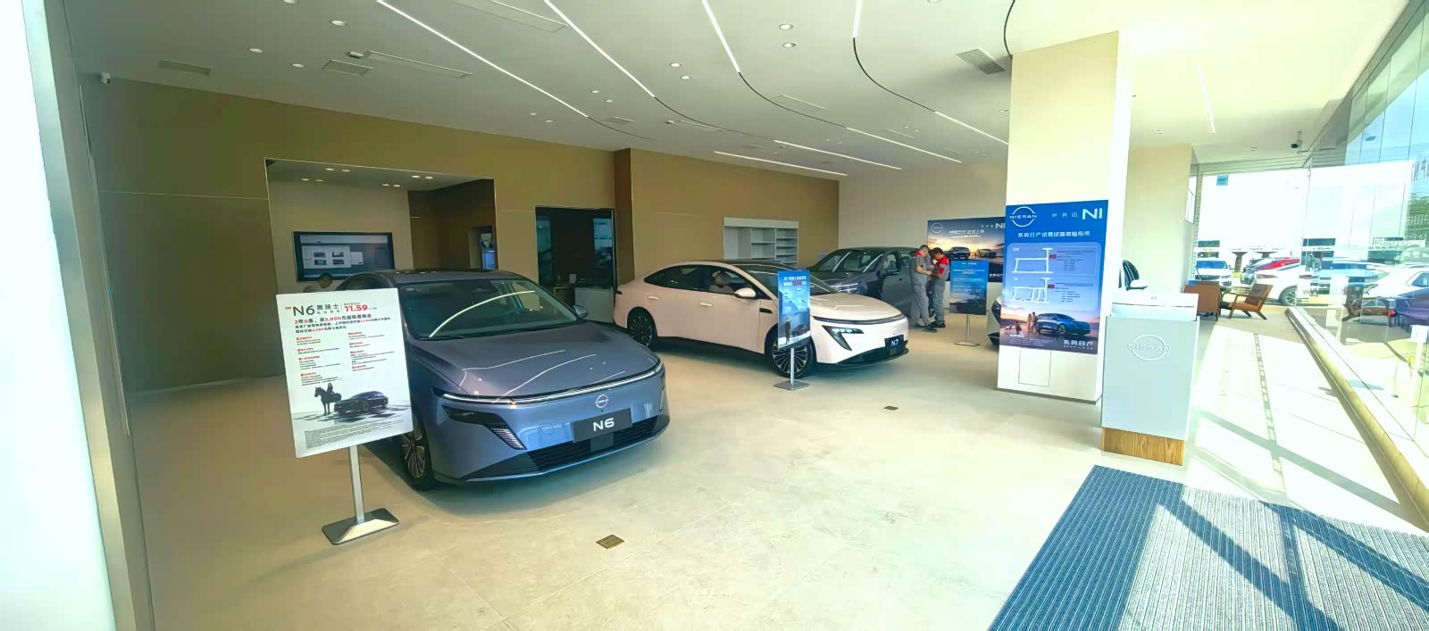 新车展示区