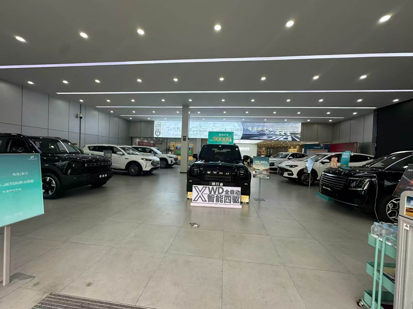 新车展示区
