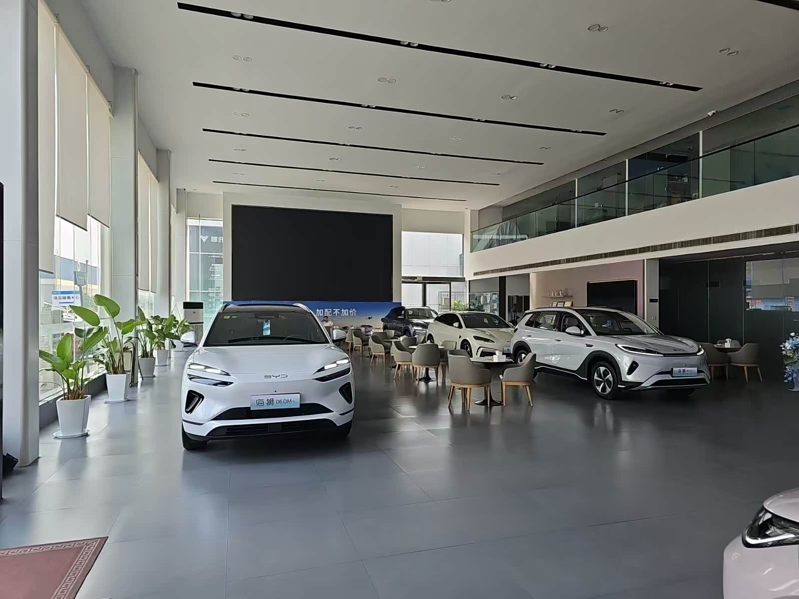 新车展示区