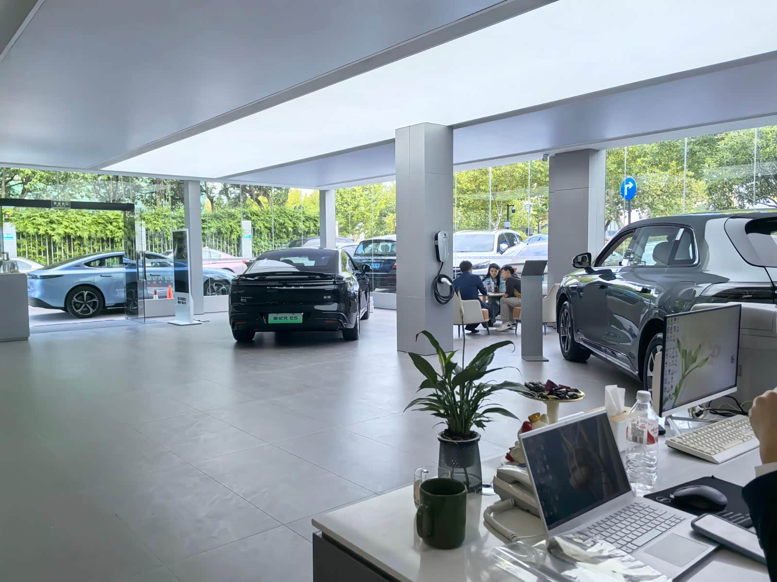 新车展示区