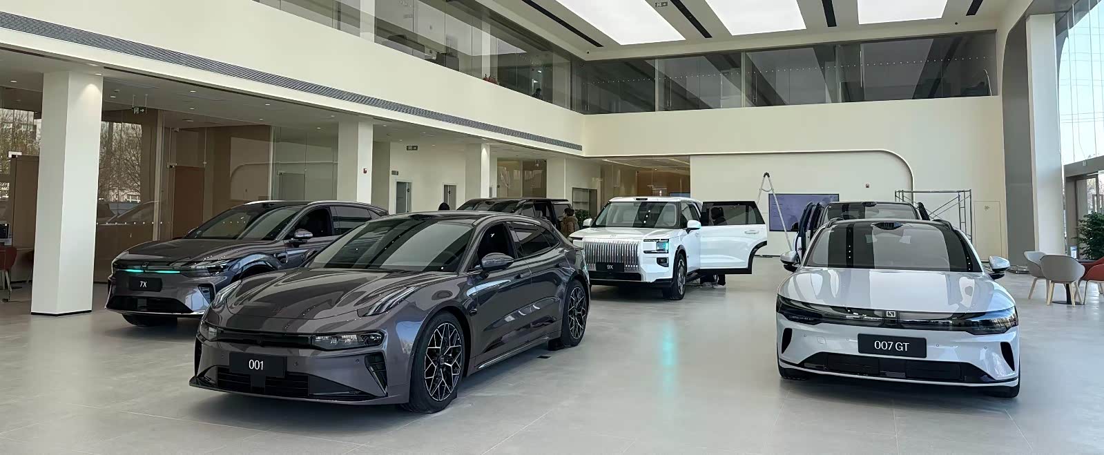 新车展示区