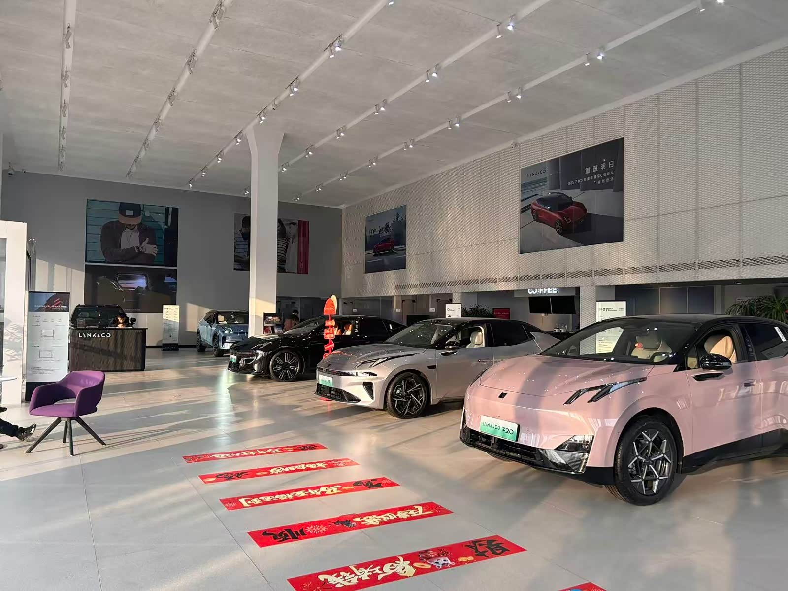 新车展示区