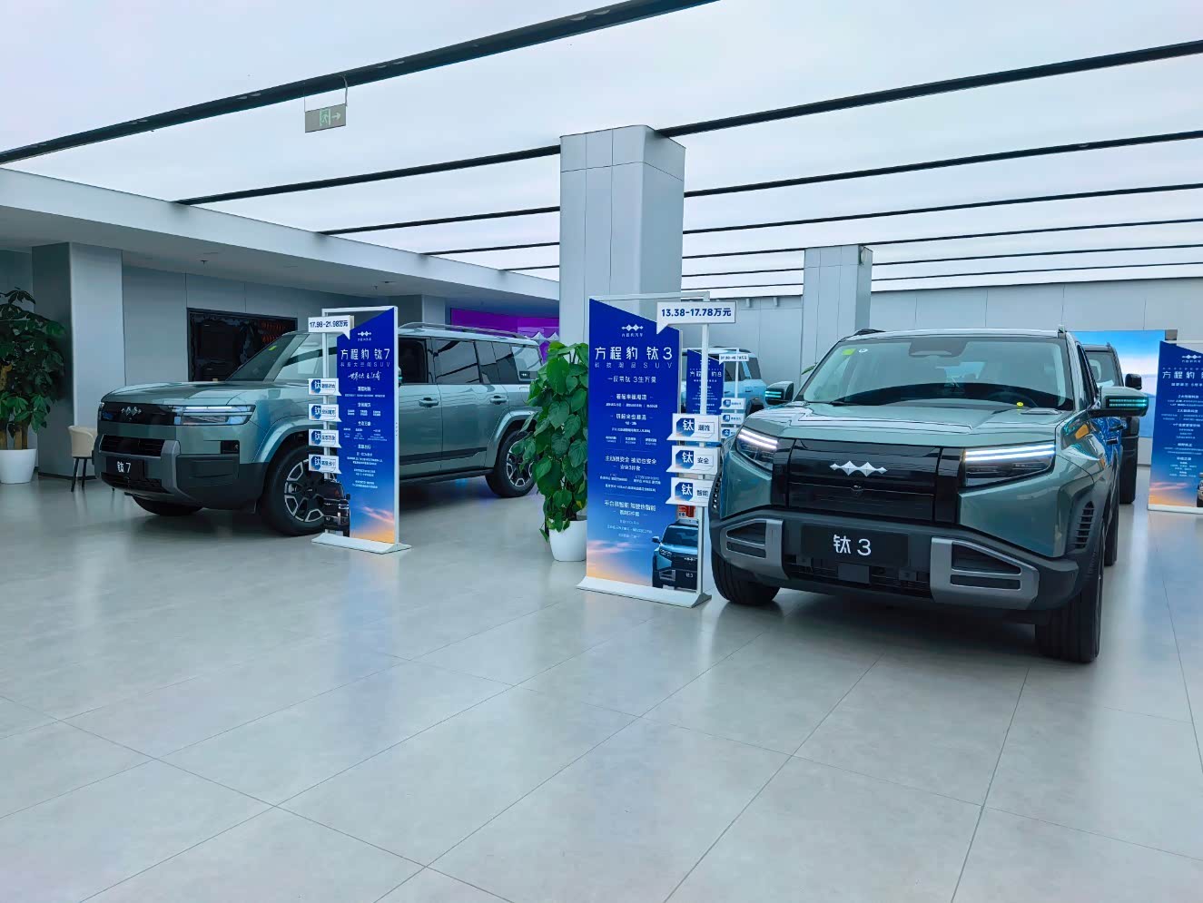 新车展示区