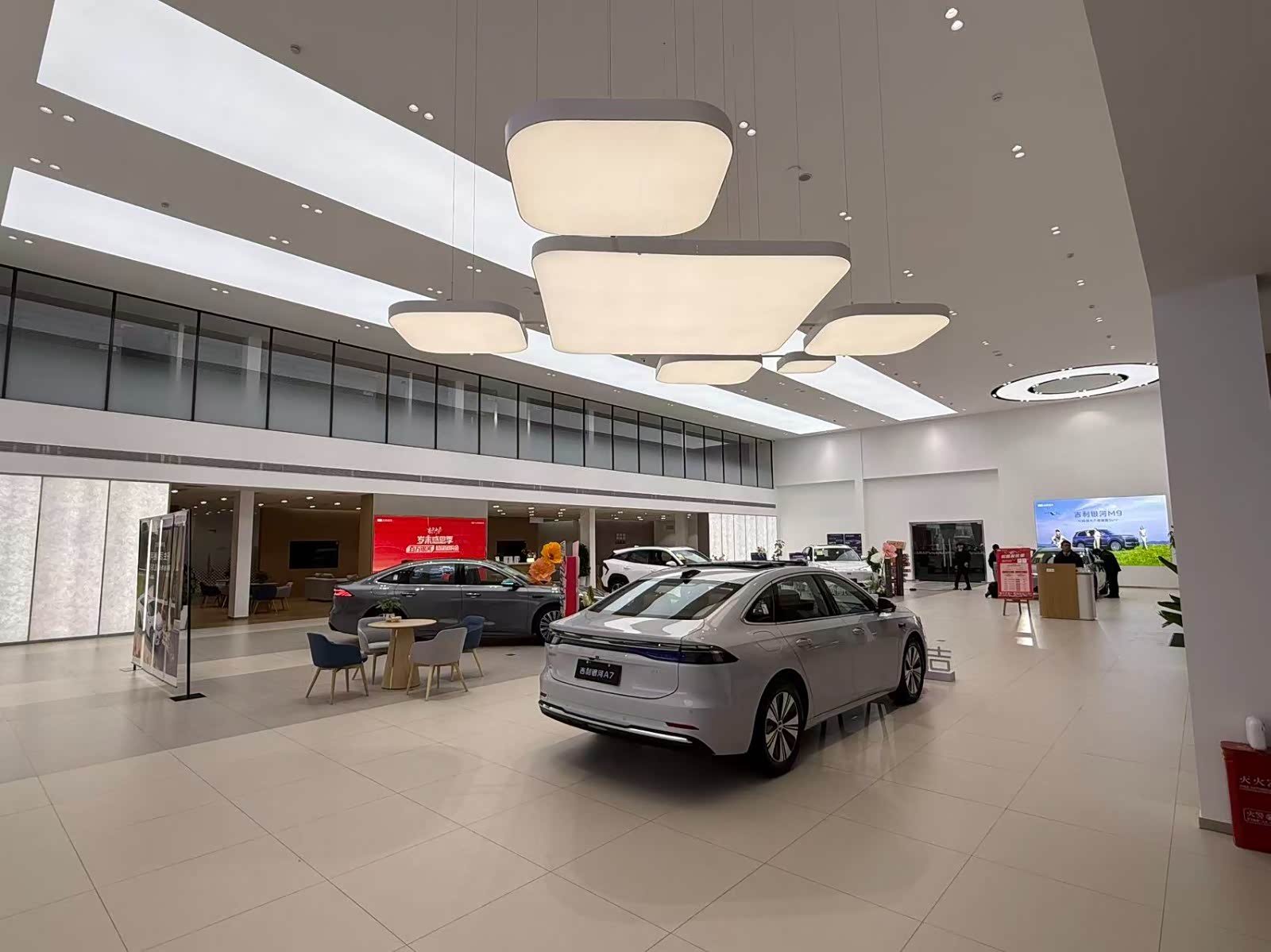 新车展示区