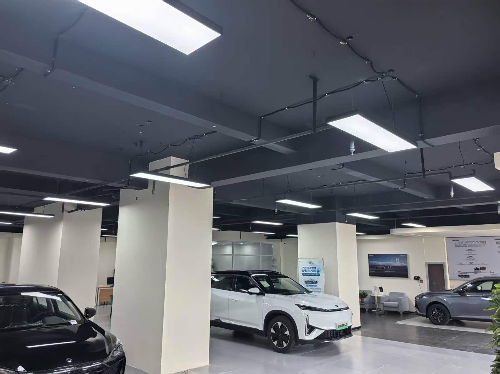 新车展示区