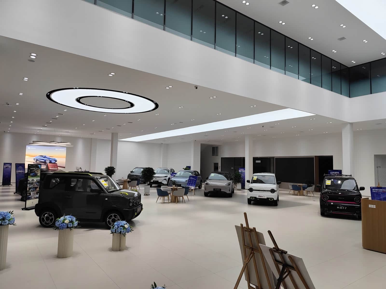 新车展示区