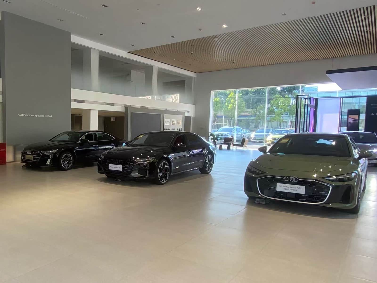 新车展示区