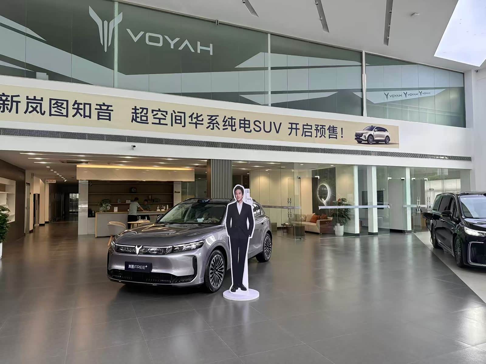 新车展示区