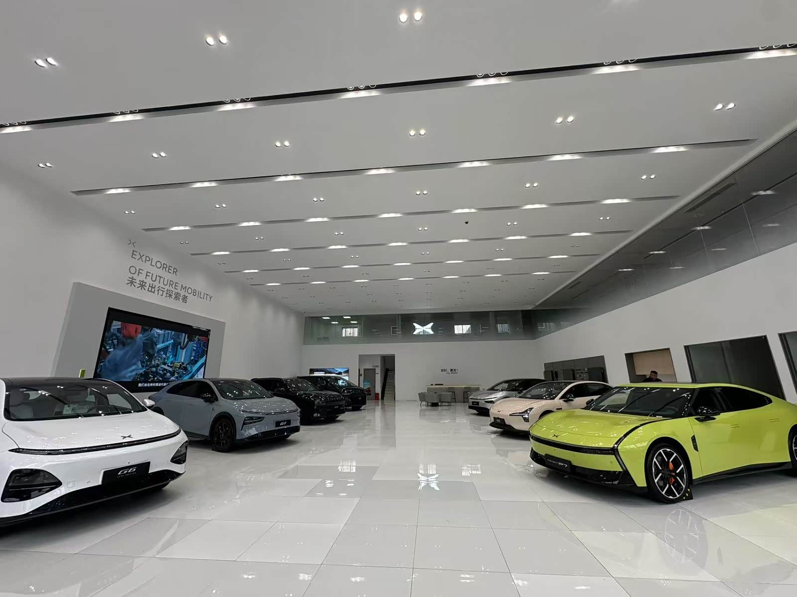 新车展示区