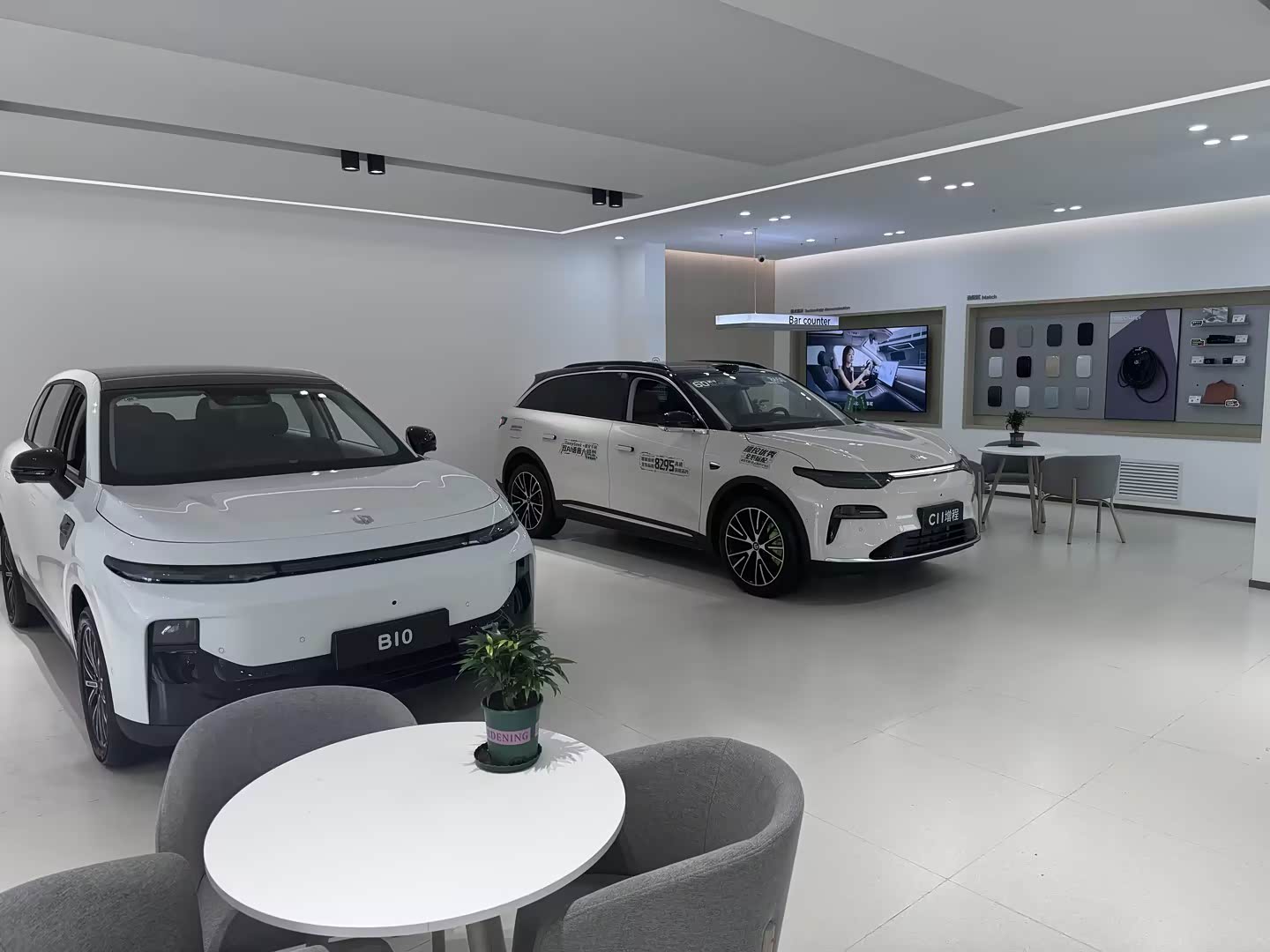 新车展示区