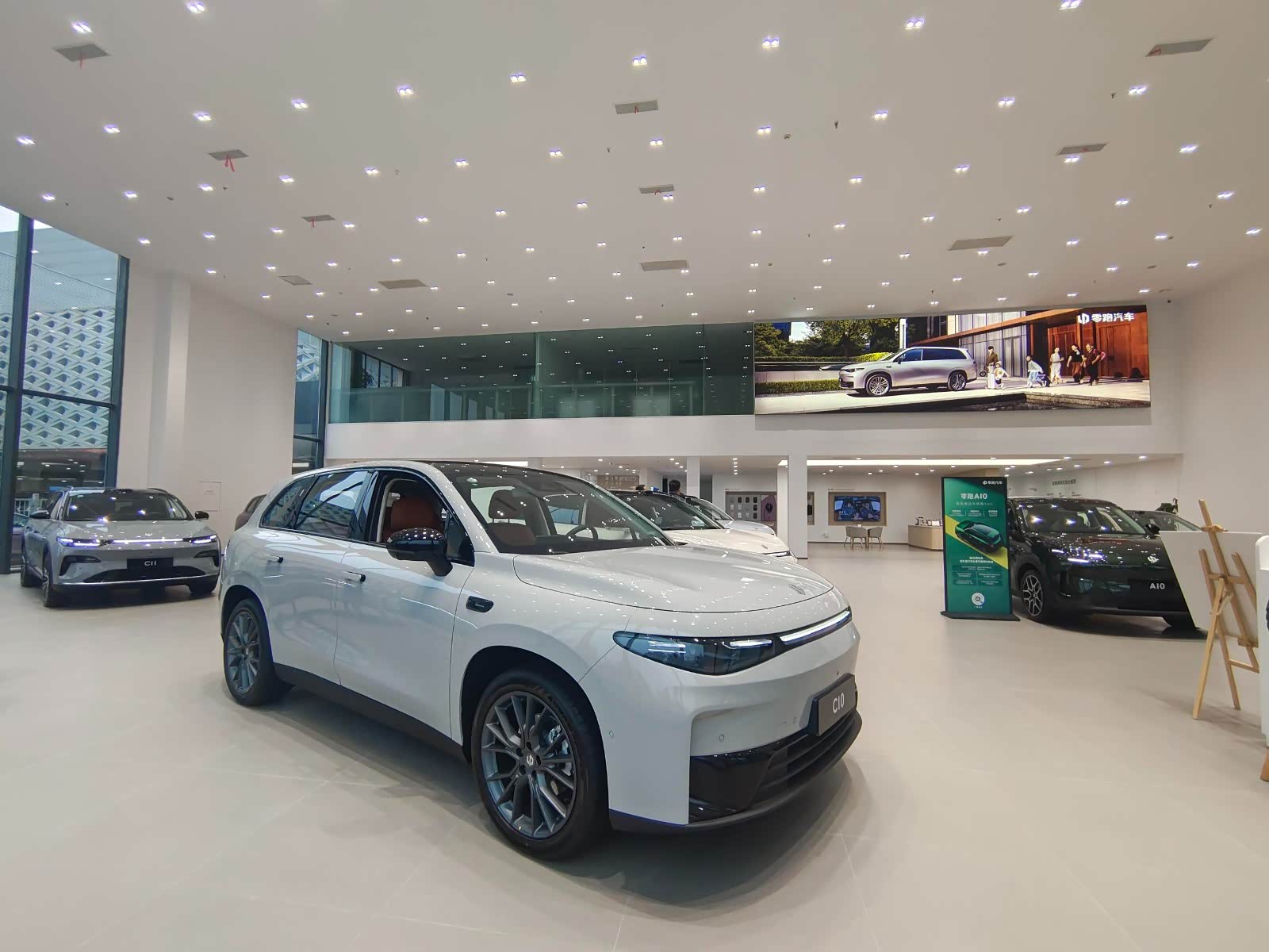 新车展示区