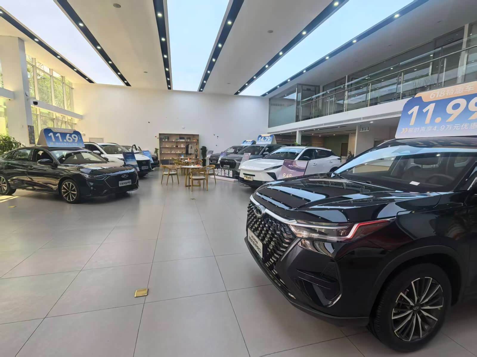 新车展示区