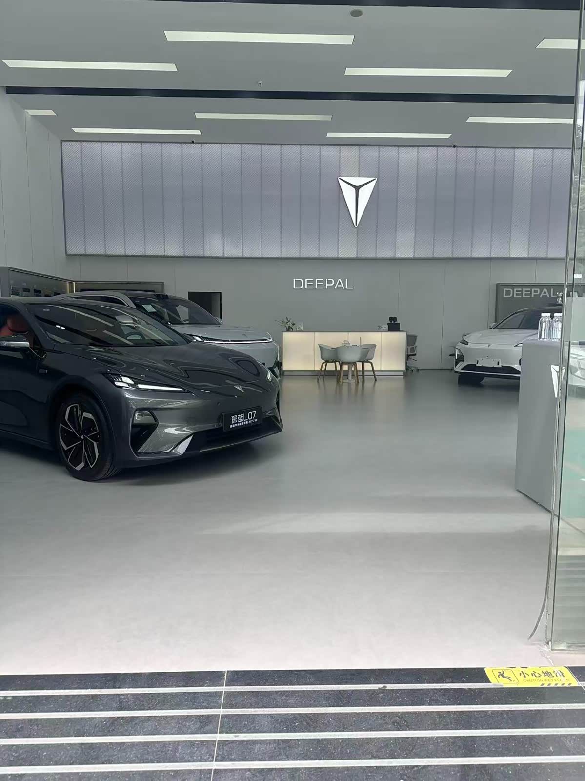 新车展示区