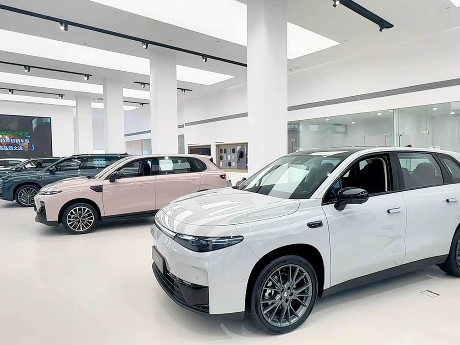 新车展示区