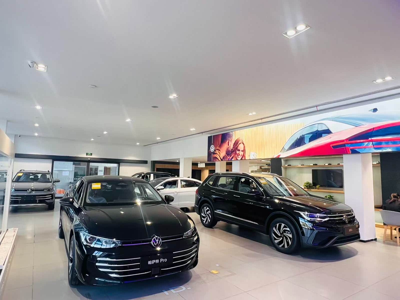 新车展示区