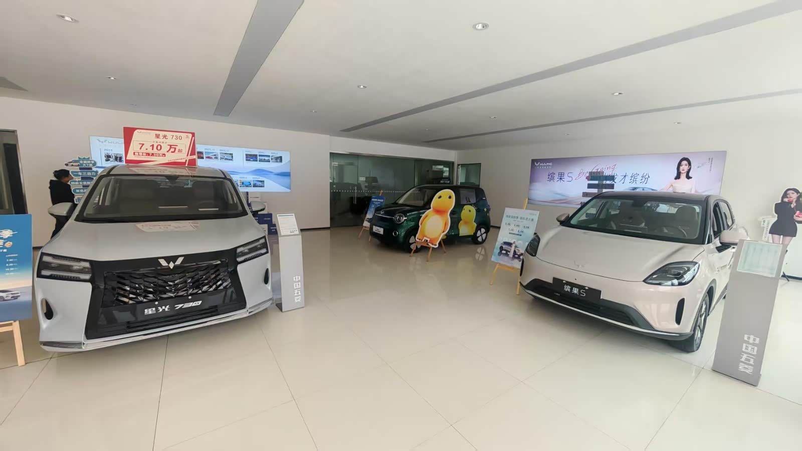 新车展示区