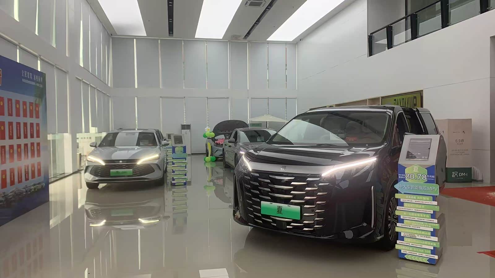 新车展示区