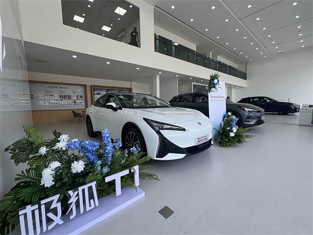 新车展示区
