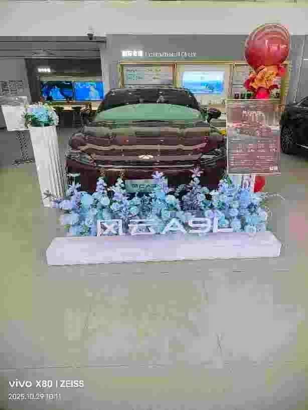 新车展示区
