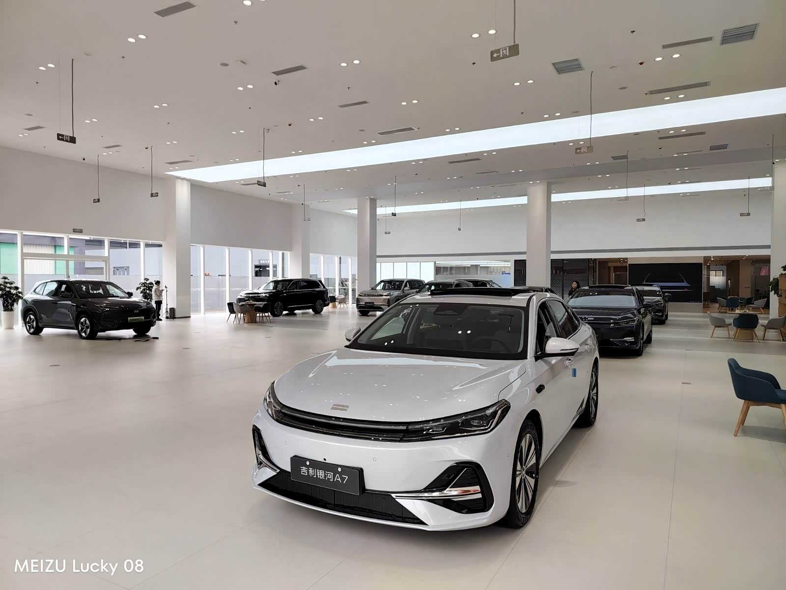 新车展示区