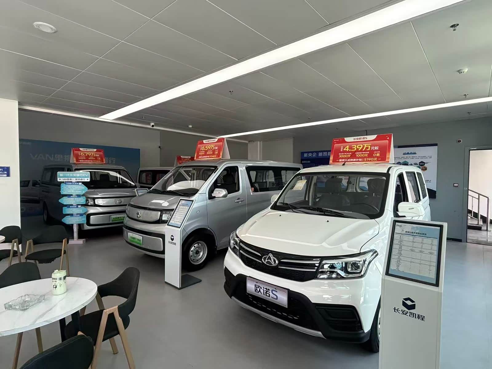 新车展示区