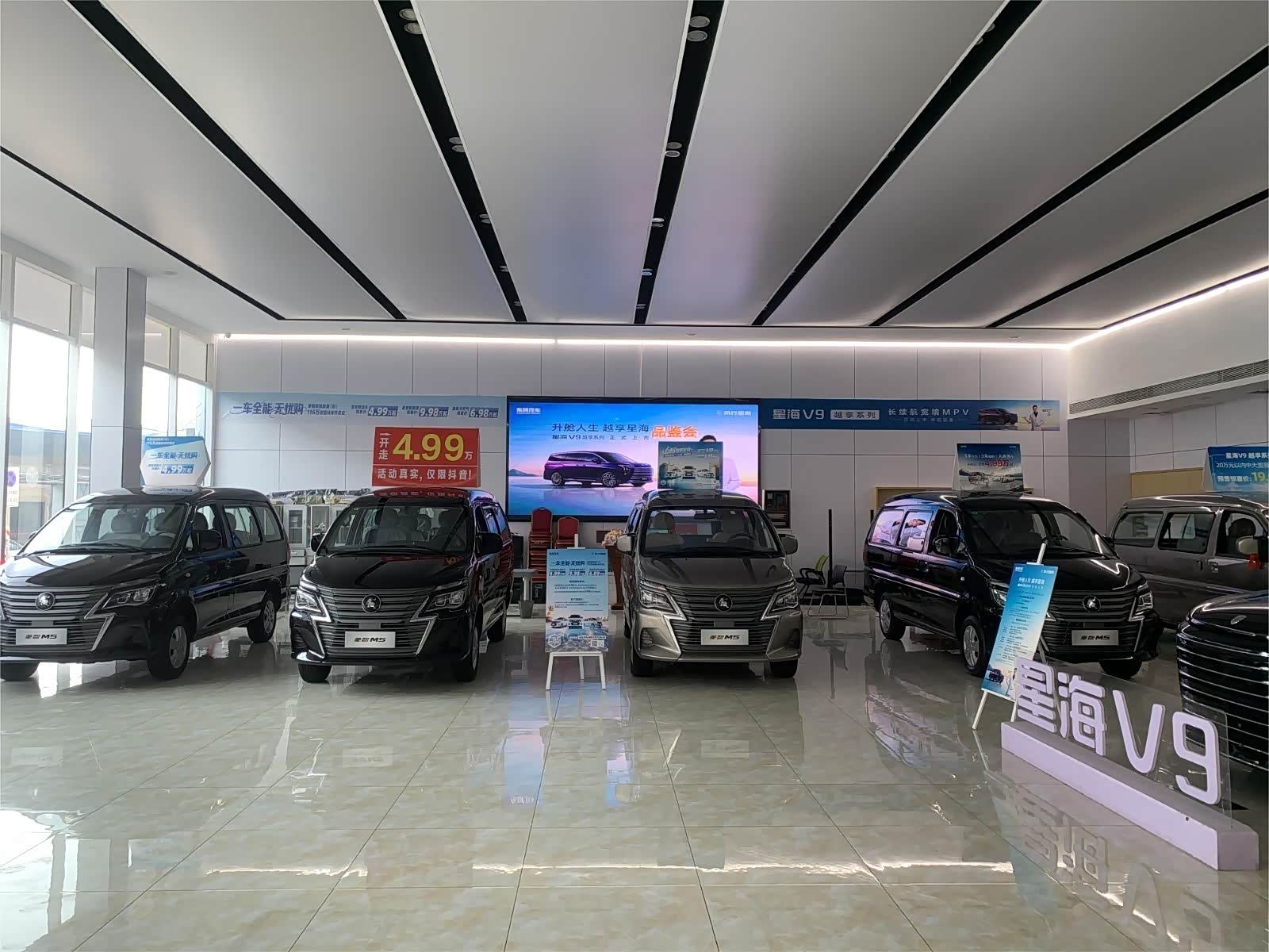 新车展示区