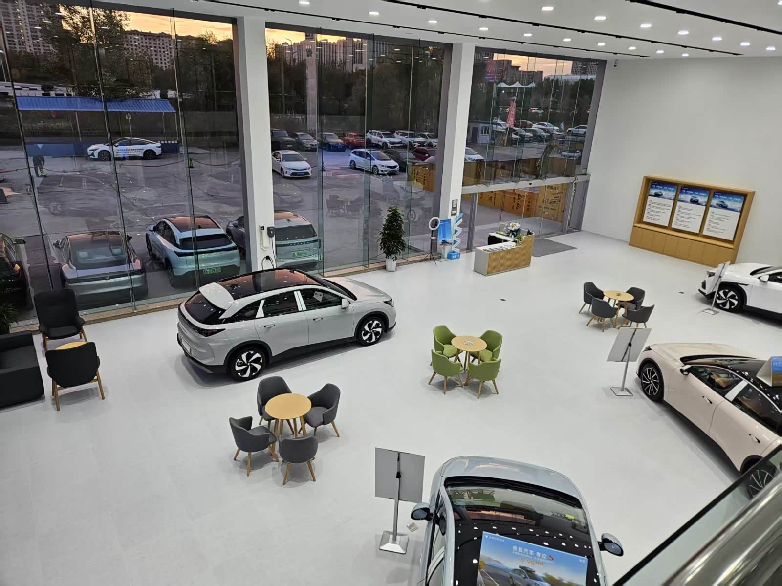 新车展示区