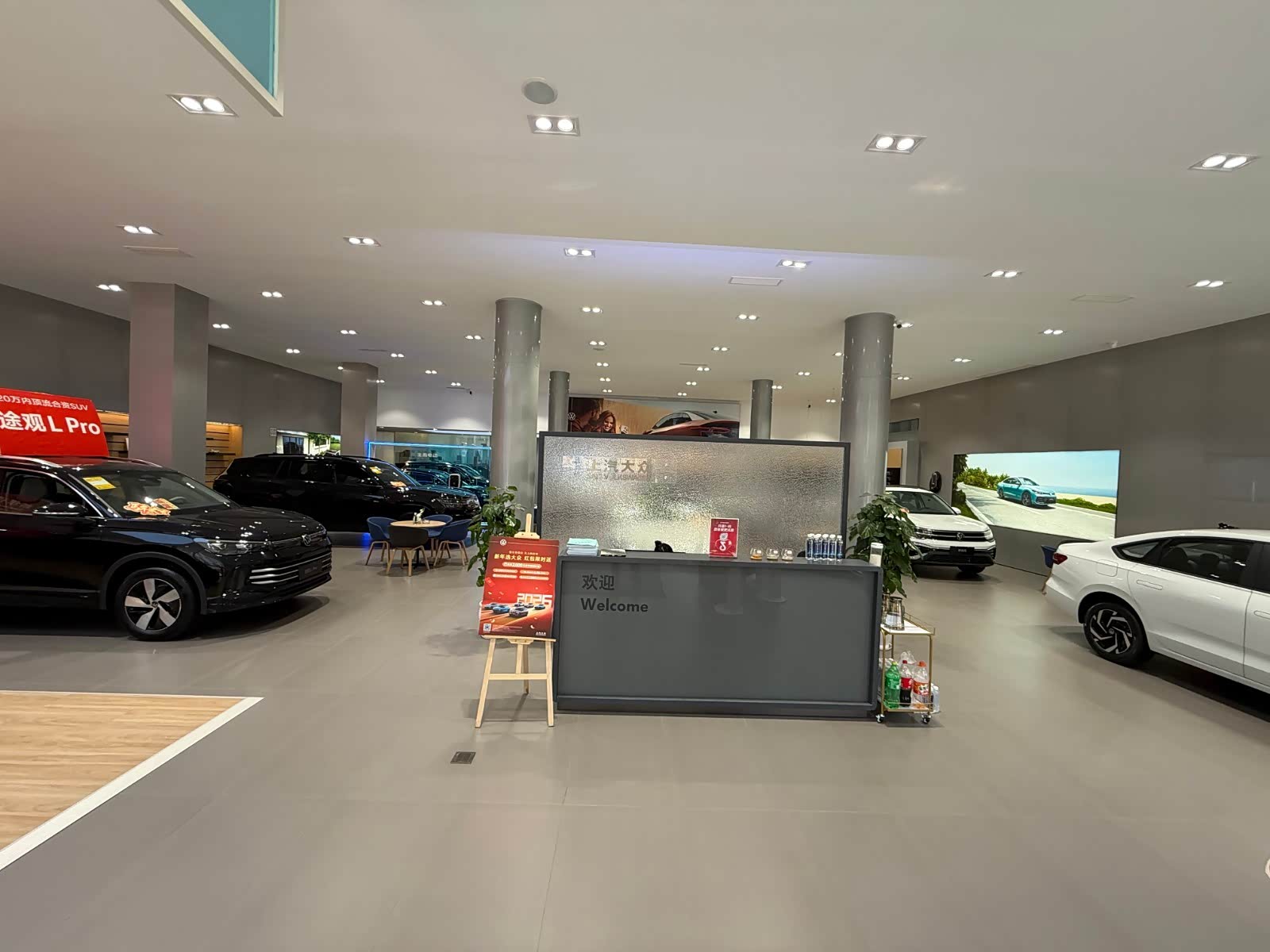 新车展示区