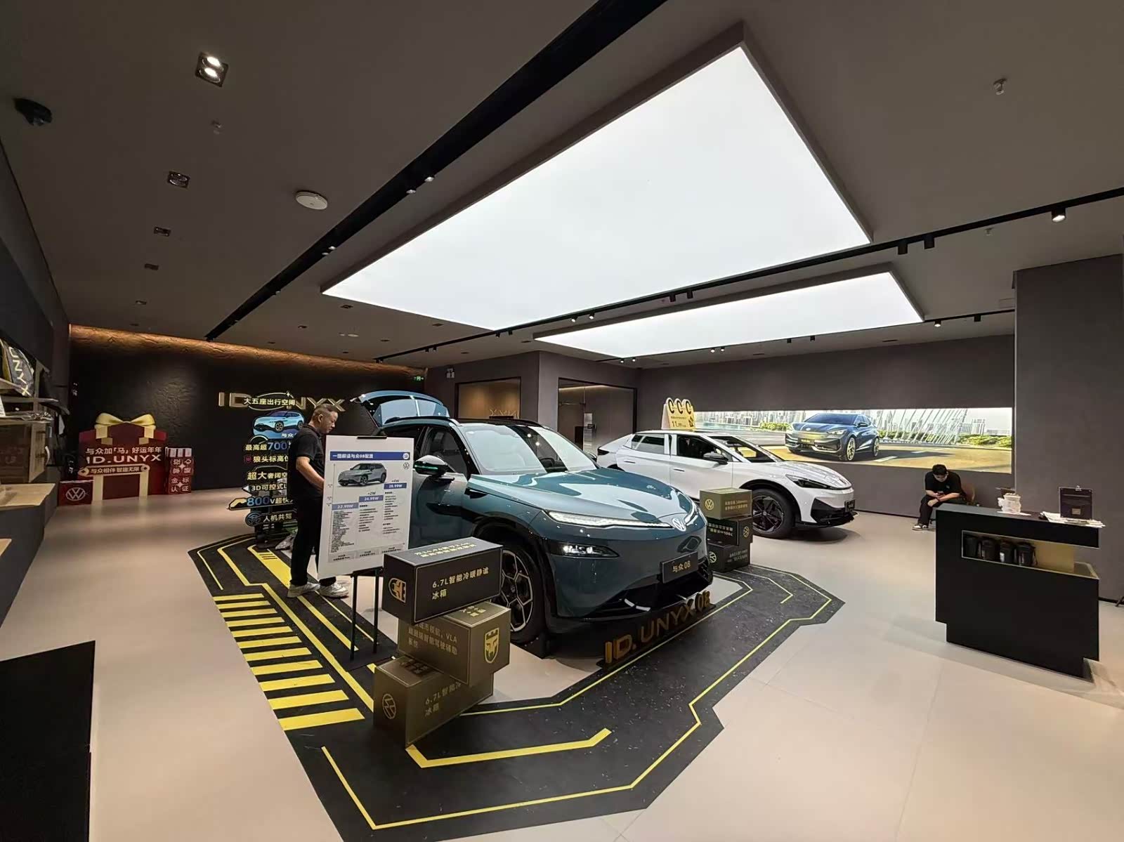 新车展示区